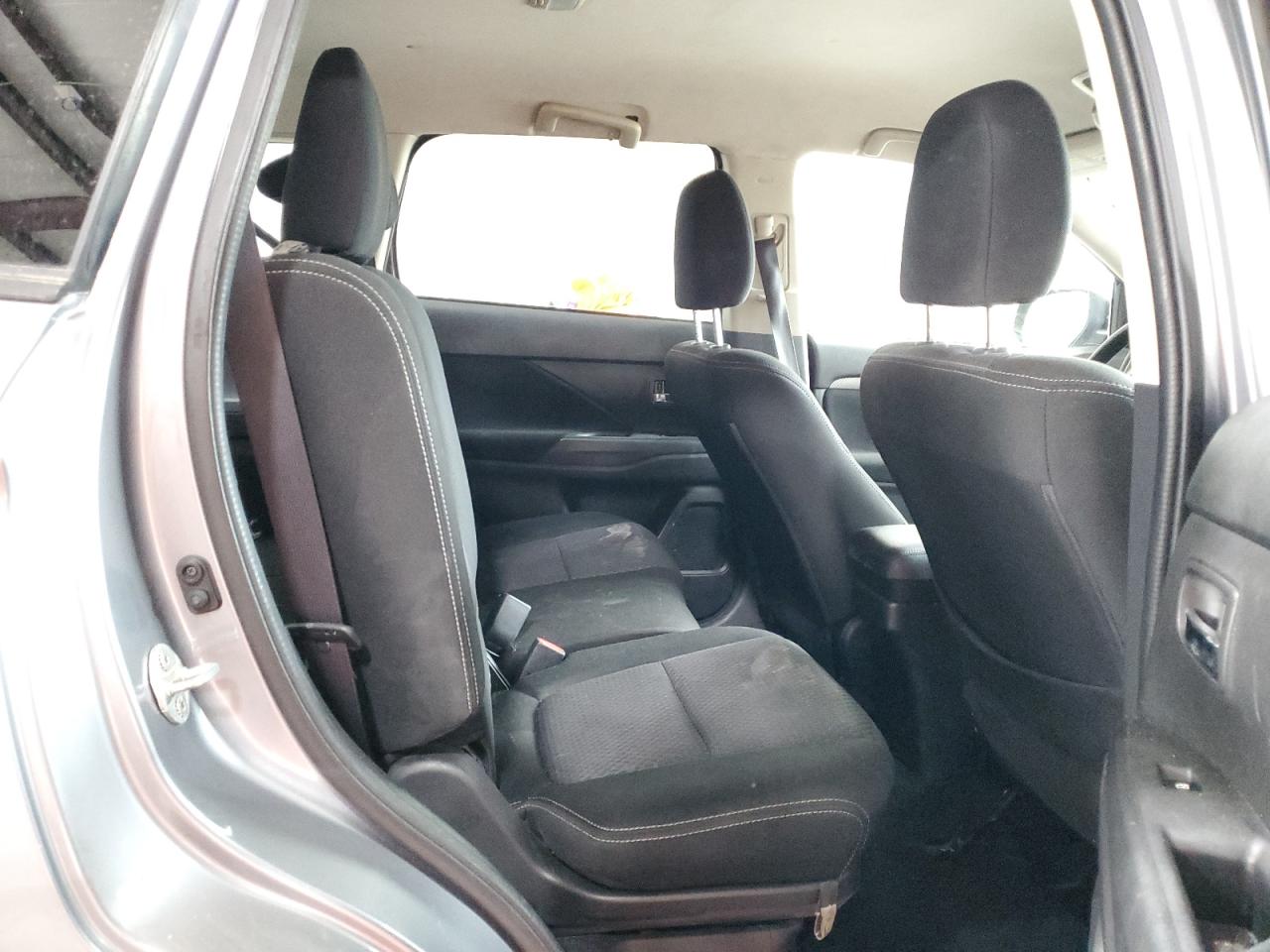 2018 Mitsubishi Outlander Es VIN: JA4AD2A38JZ011185 Lot: 85500375