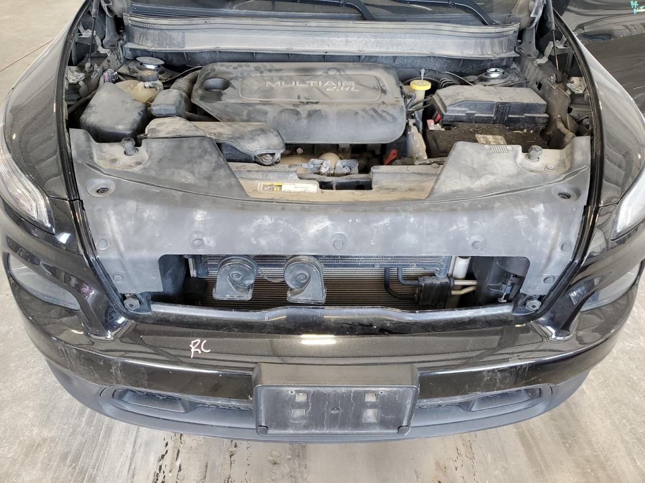 2017 Jeep Cherokee Latitude VIN: 1C4PJMCB9HW590871 Lot: 82179775