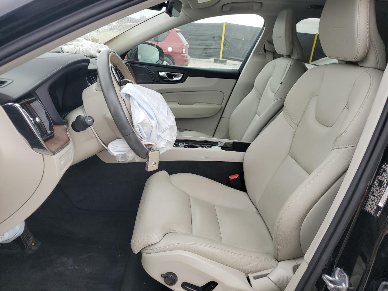 2019 Volvo Xc60 T5 Inscription VIN: LYV102RLXKB283574 Lot: 82237255