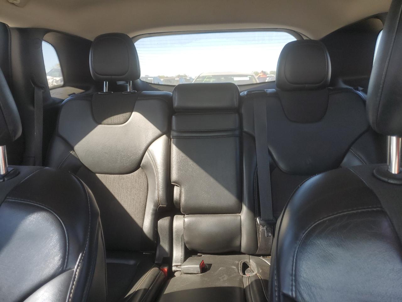 2018 Jeep Cherokee Latitude Plus VIN: 1C4PJLLB8JD518586 Lot: 82608265