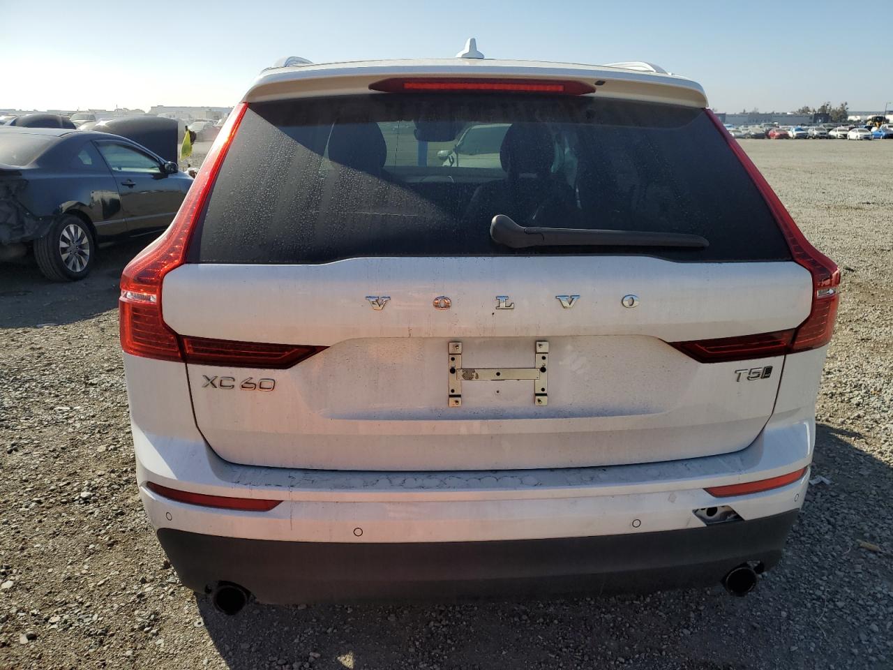 2018 Volvo Xc60 T5 Momentum VIN: YV4102RK4J1092307 Lot: 90303005