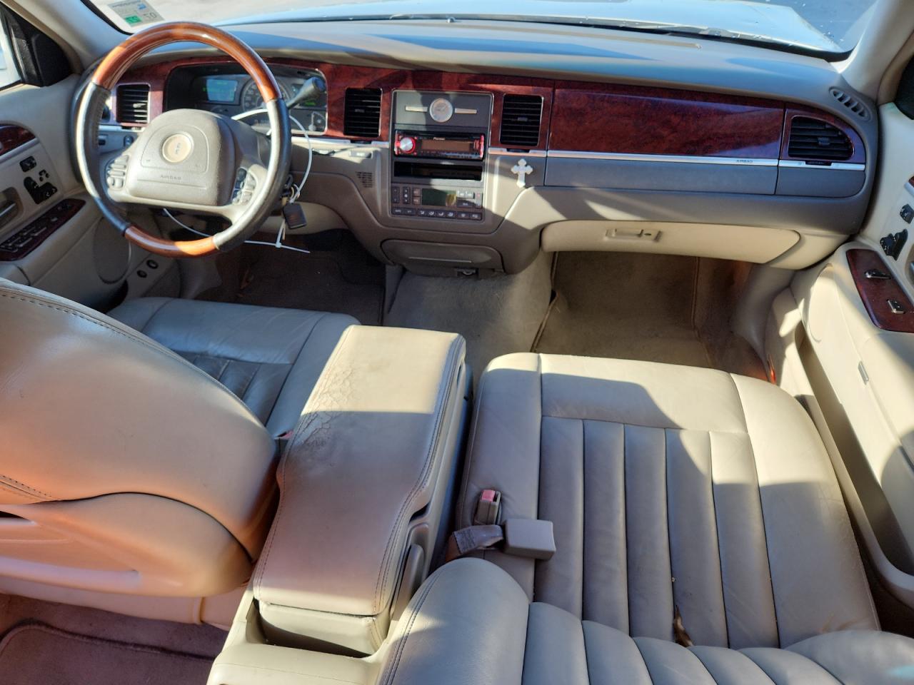 2003 Lincoln Town Car Signature VIN: 1LNHM82W13Y675400 Lot: 90508105