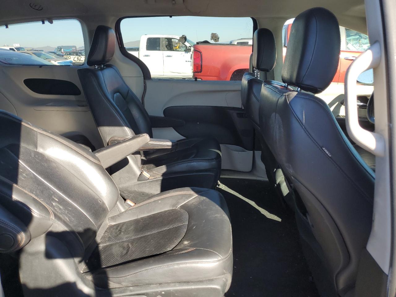 2018 Chrysler Pacifica Hybrid Touring L VIN: 2C4RC1L78JR157666 Lot: 87426195