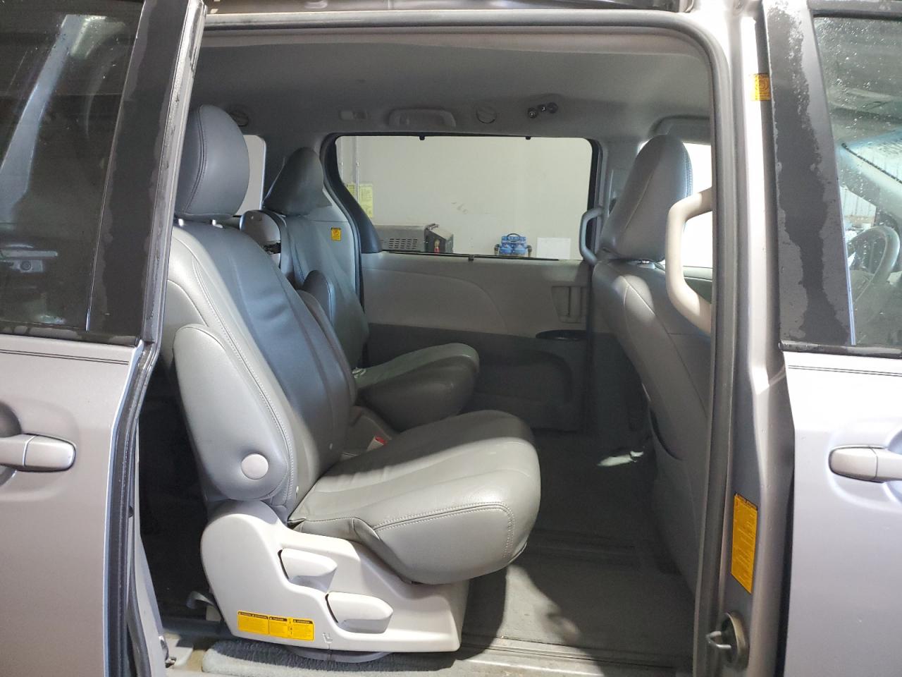 2011 Toyota Sienna Le VIN: 5TDKK3DC3BS156803 Lot: 85092125