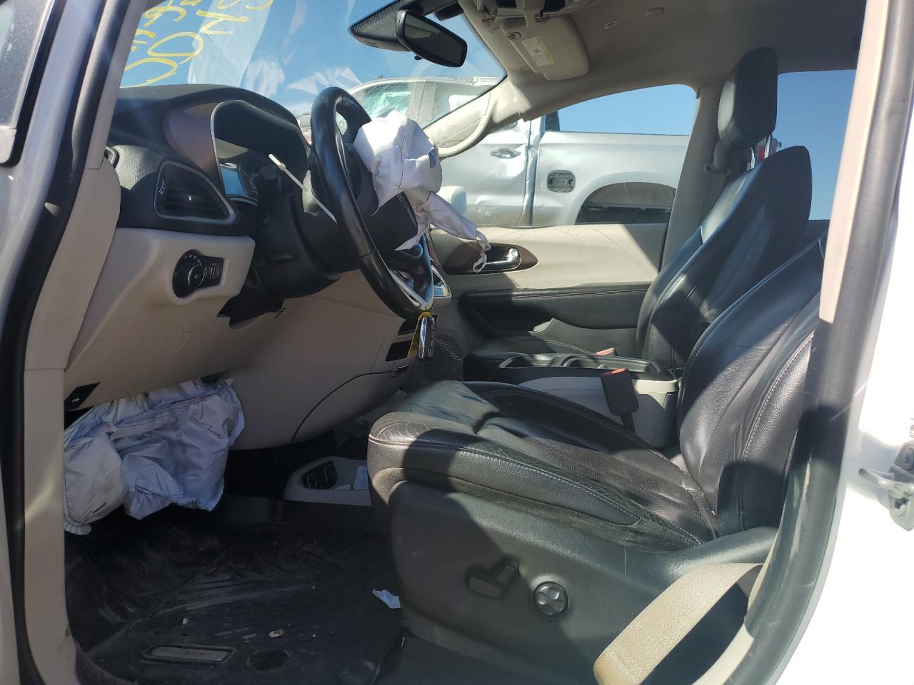 2018 Chrysler Pacifica Touring L VIN: 2C4RC1BG3JR120042 Lot: 82765125