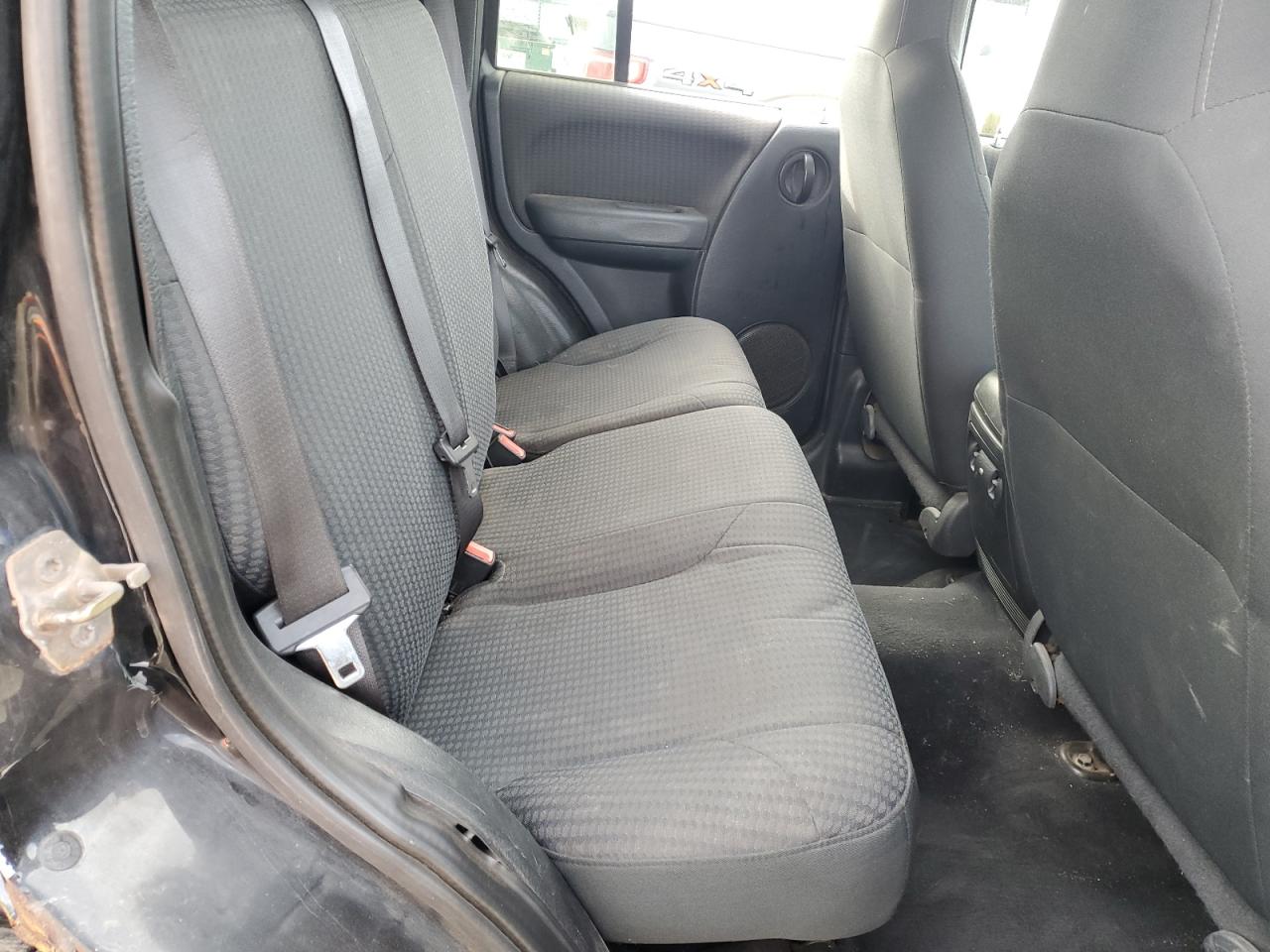 2002 Jeep Liberty Sport VIN: 1J4GL48K12W200043 Lot: 82410785