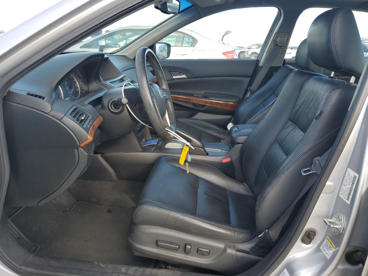 2011 Honda Accord Exl VIN: 1HGCP2F81BA031807 Lot: 81873085