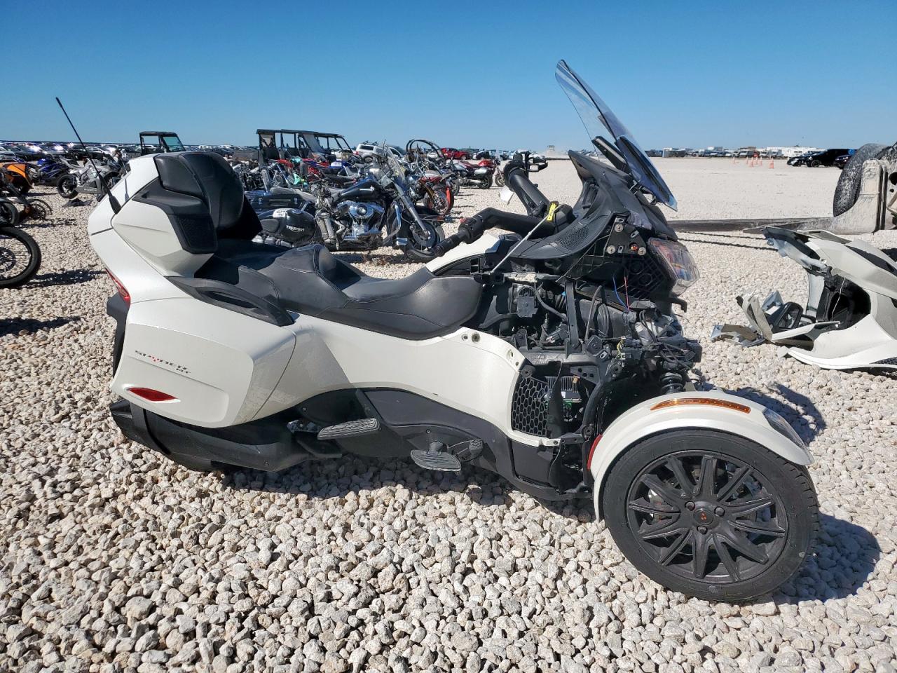 2019 Can-Am Spyder Roadster Rt white null gas 2BXNBDD23KV001081 photo #1