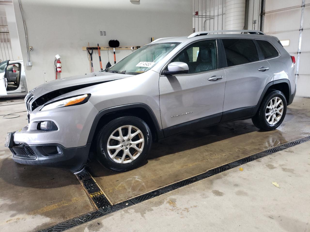 2015 Jeep Cherokee Latitude VIN: 1C4PJMCS8FW577994 Lot: 86148485