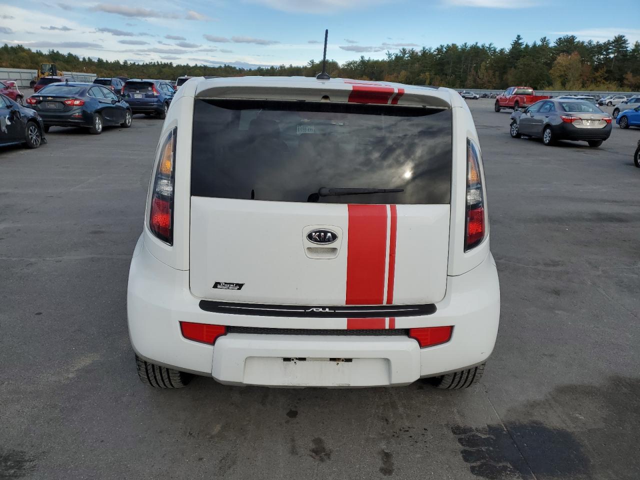 2011 Kia Soul + VIN: KNDJT2A2XB7724084 Lot: 82506375