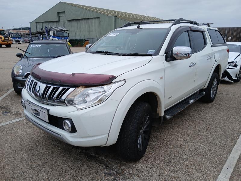 2015 MITSUBISHI L200 DOUBLE CAB DI-D 178 TITAN 4WD for sale at Copart NEWBURY
