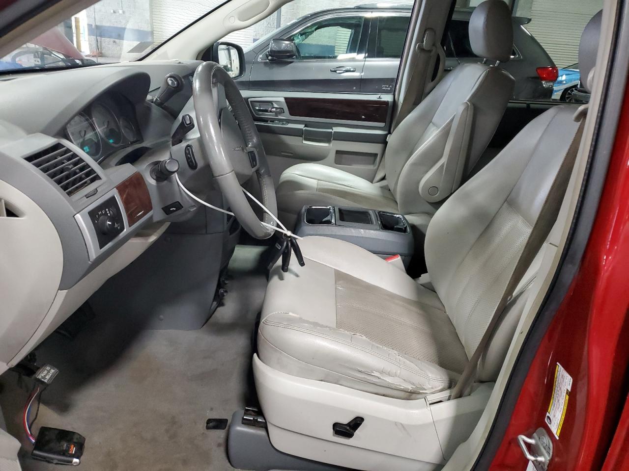 2009 Chrysler Town & Country Touring VIN: 2A8HR54119R679233 Lot: 87095675