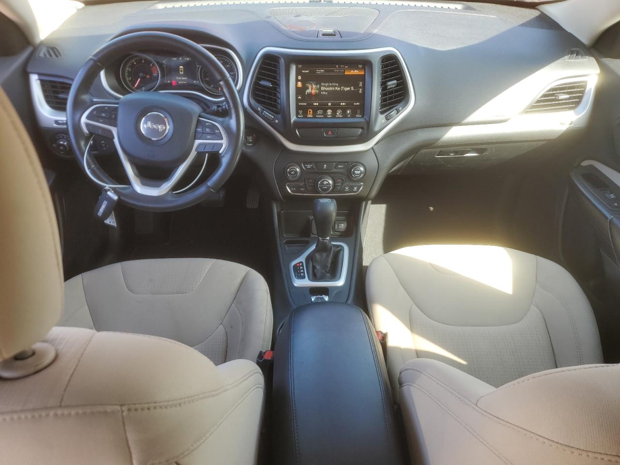 2016 Jeep Cherokee Latitude VIN: 1C4PJLCB0GW190285 Lot: 81940395