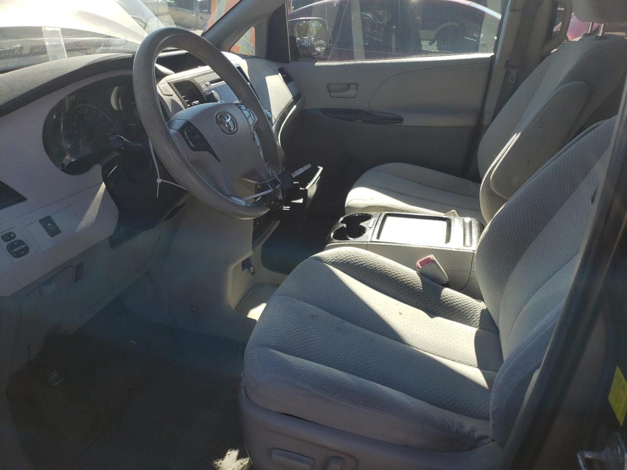 2011 Toyota Sienna Le VIN: 5TDJK3DC3BS012812 Lot: 82311685