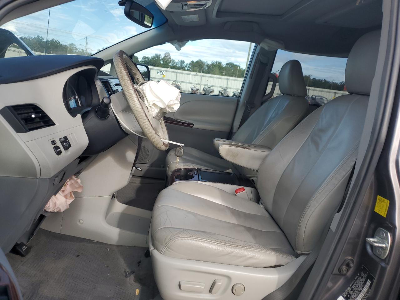 2011 Toyota Sienna Xle VIN: 5TDYK3DC8BS072132 Lot: 85273635