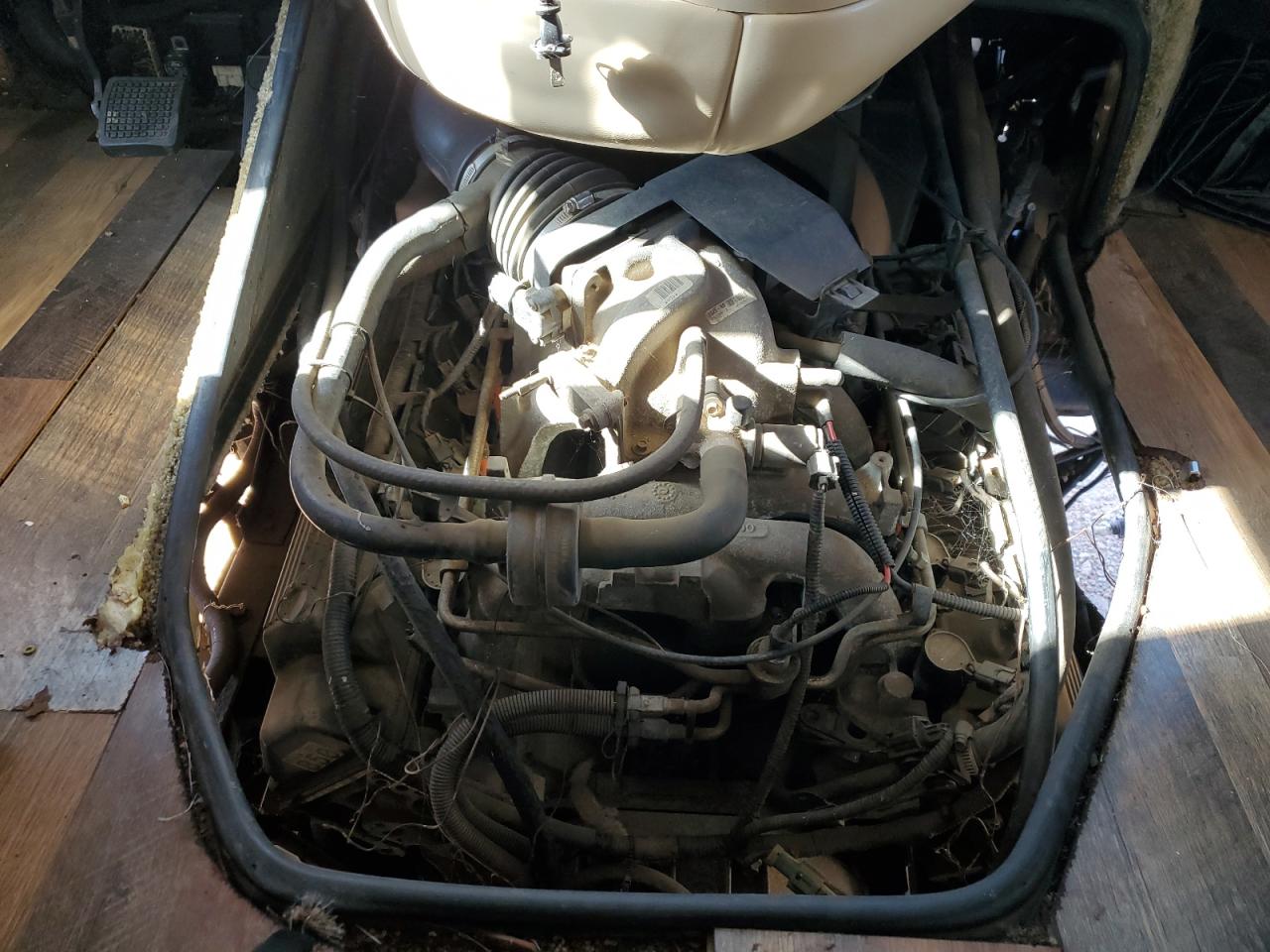 2000 Ford F550 Super Duty Stripped Chassis VIN: 1FCMF53S5Y0A08715 Lot: 85699875