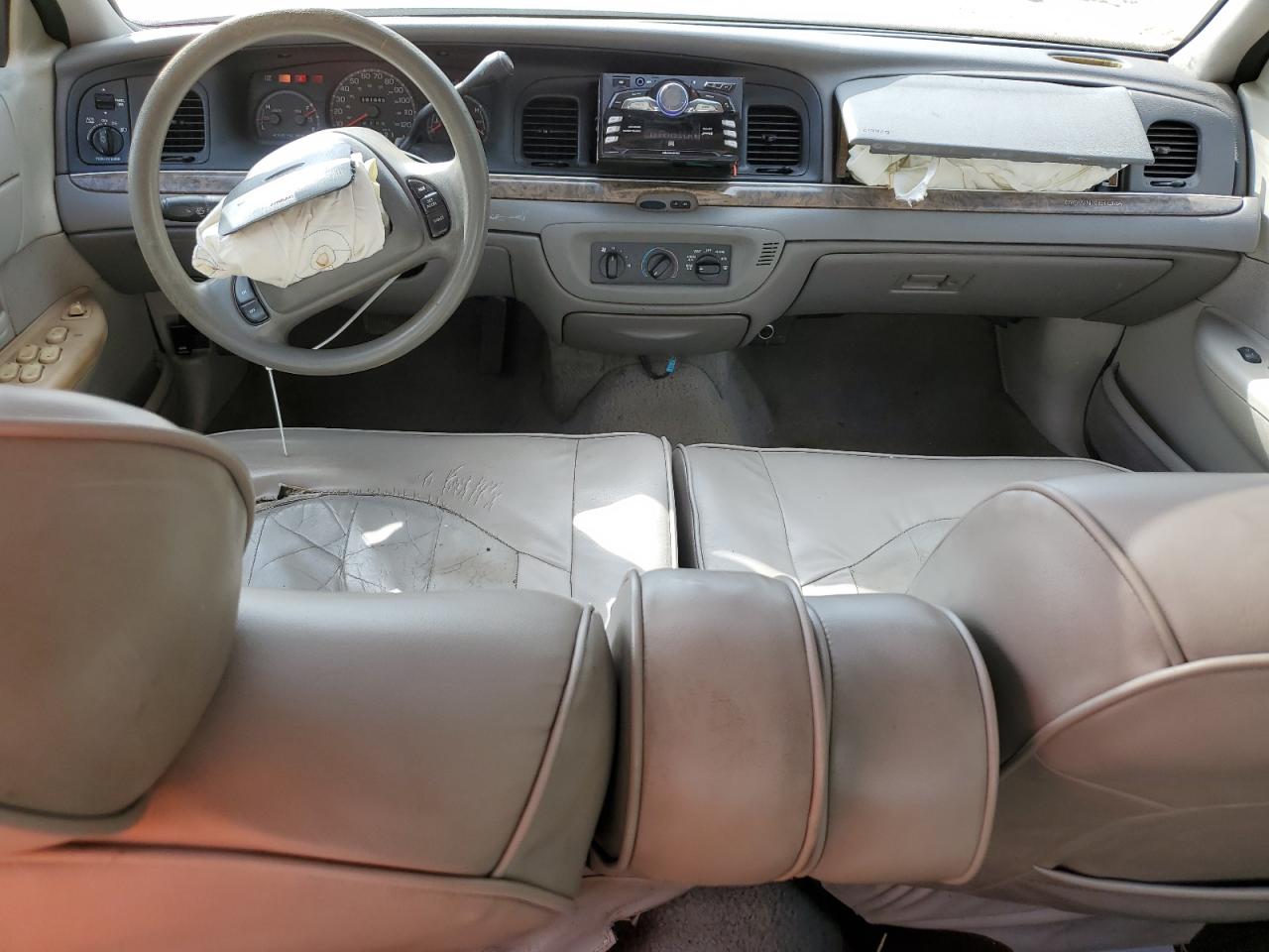 2000 Ford Crown Victoria VIN: 2FAFP73W2YX151021 Lot: 85282615