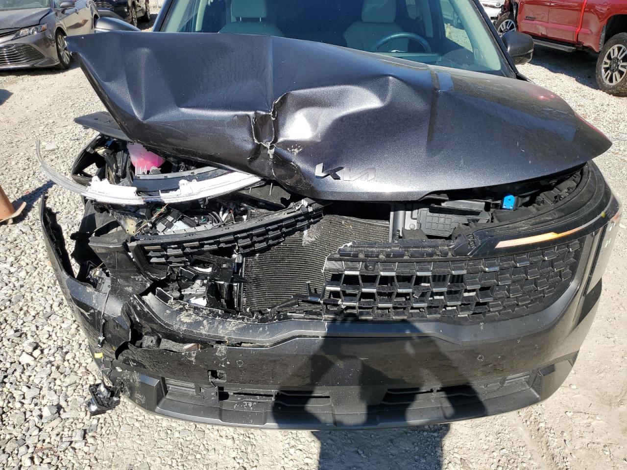 2025 Kia Carnival Sx VIN: KNDNE5KA2S6070545 Lot: 81946475