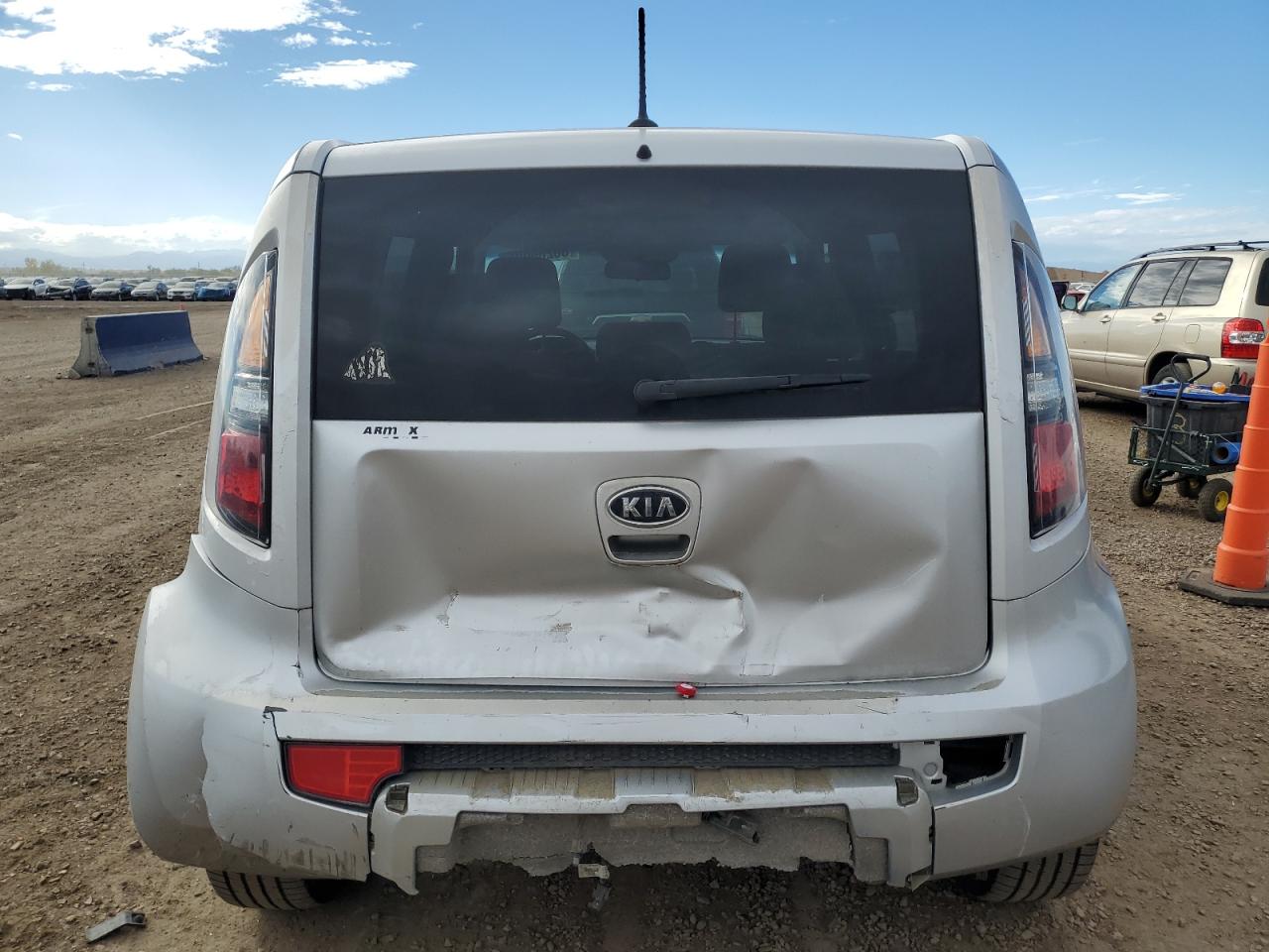 2011 Kia Soul + VIN: KNDJT2A24B7310413 Lot: 86266005