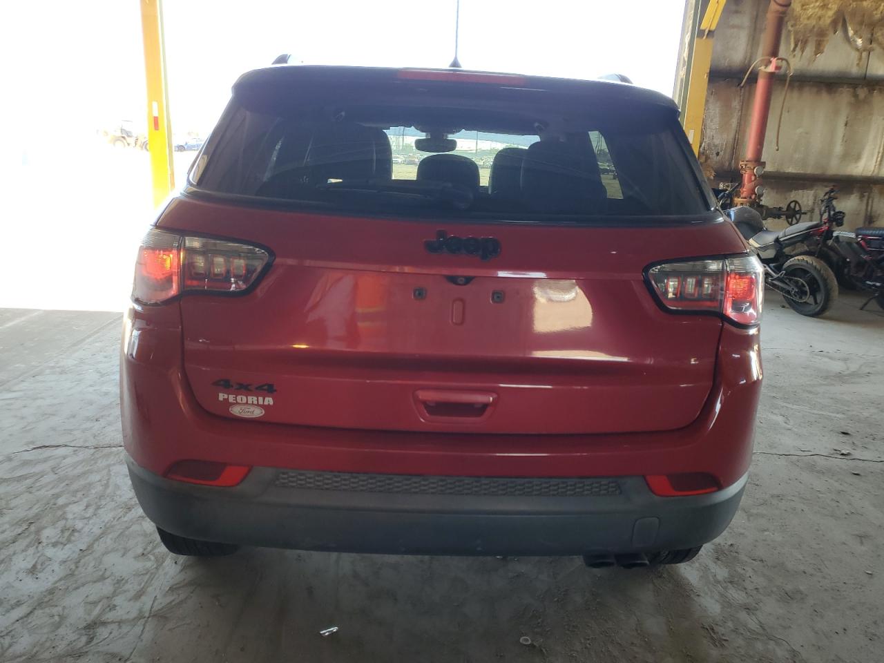 2018 Jeep Compass Latitude VIN: 3C4NJDBB2JT433056 Lot: 85328275