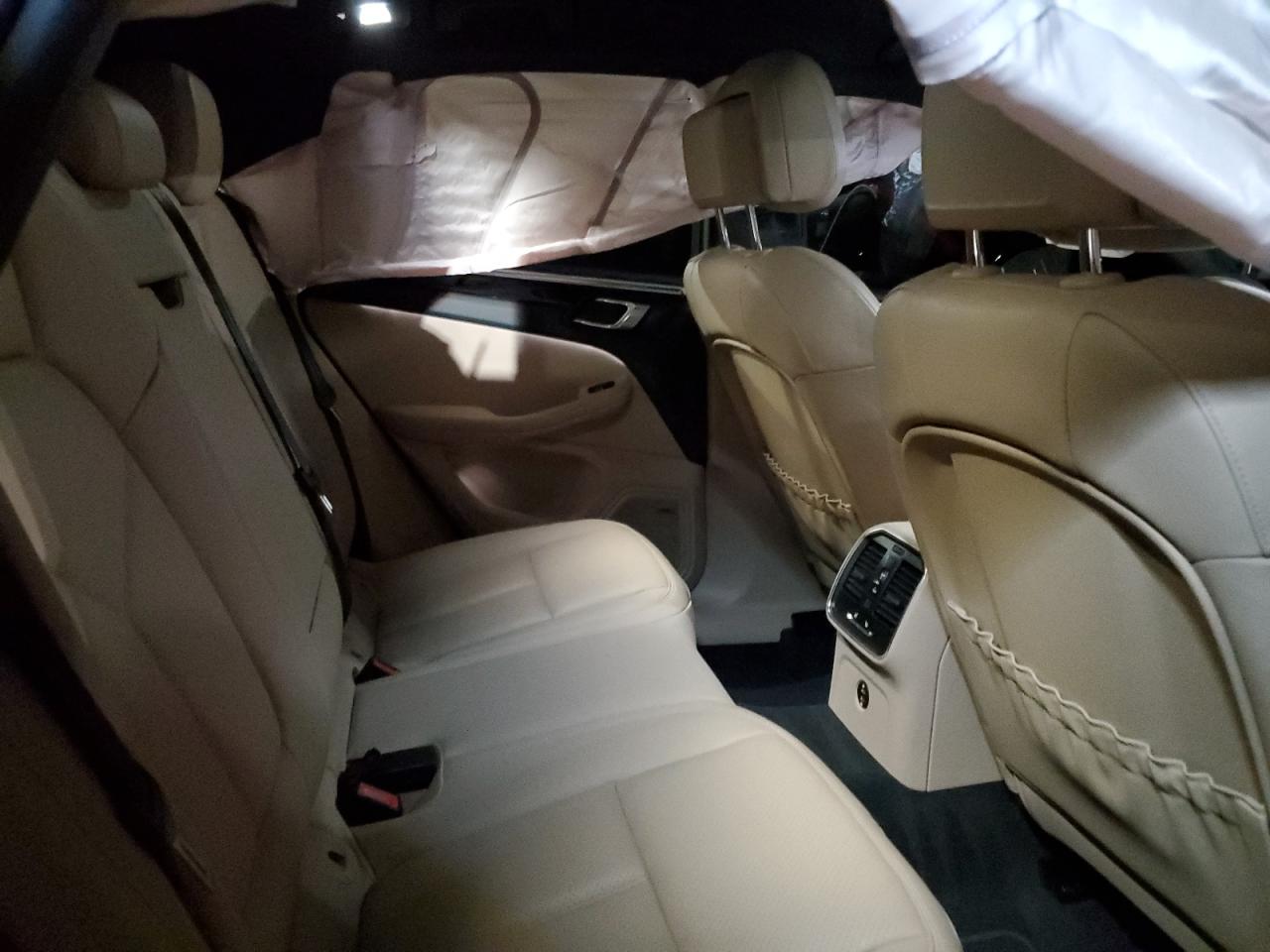 2025 Porsche Macan Base VIN: B00718 Lot: 85382695