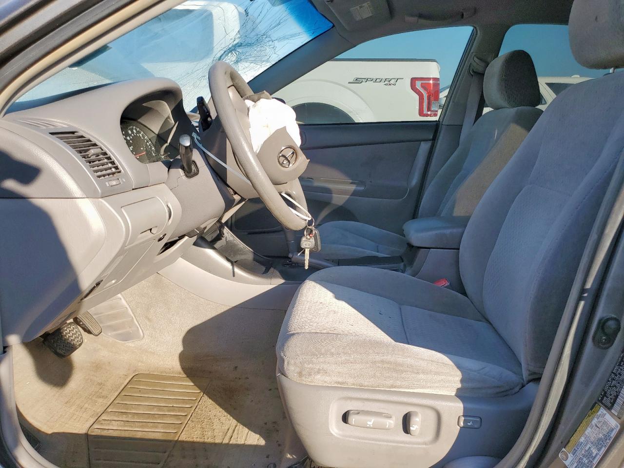 2004 Toyota Camry Le VIN: 4T1BE32K74U923371 Lot: 82349615