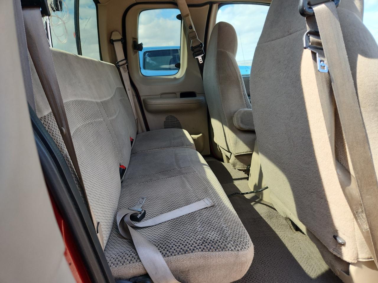 2000 Ford F150 VIN: 1FTRX07L7YKA25495 Lot: 84915535