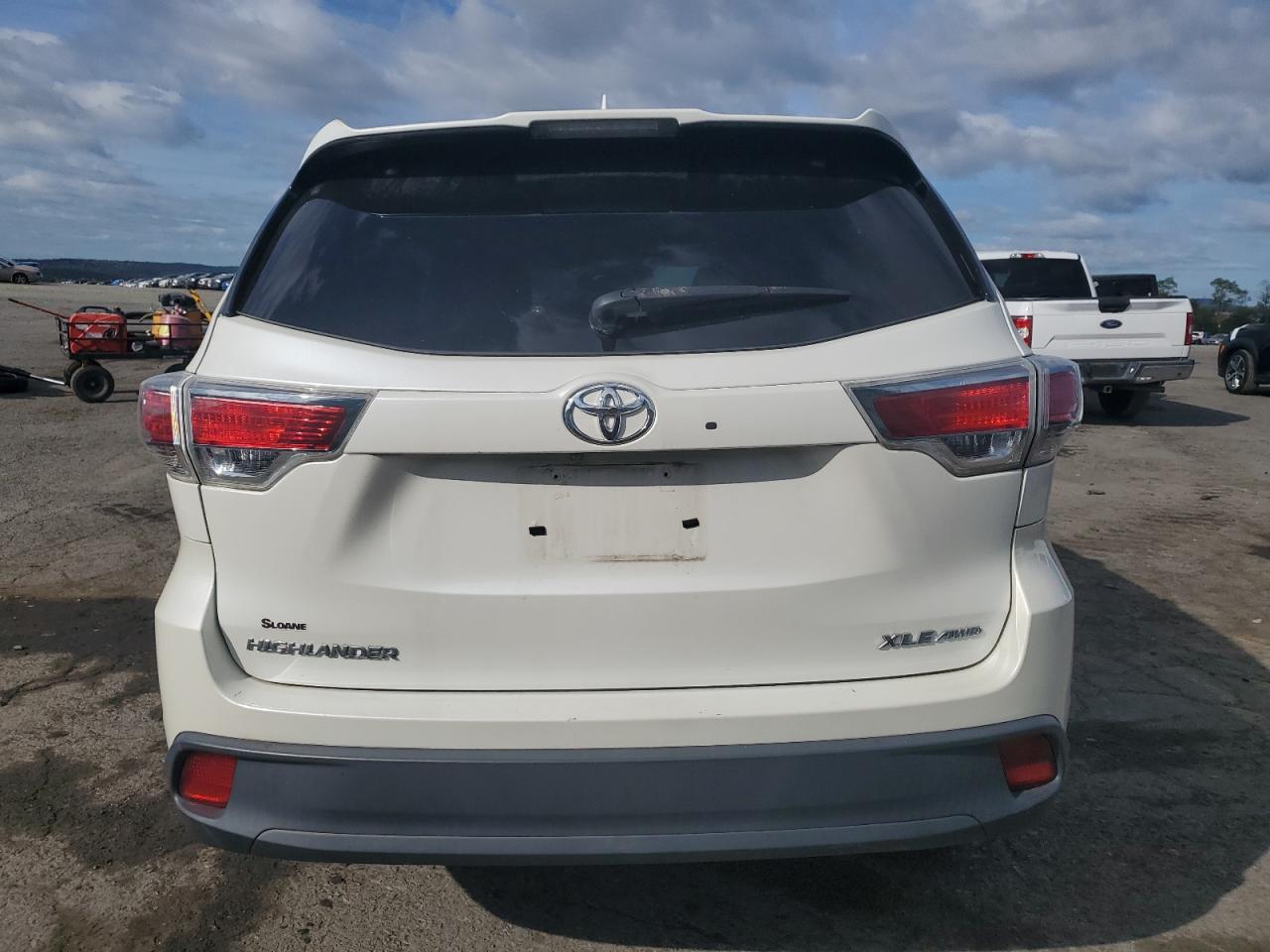 2016 Toyota Highlander Xle VIN: 5TDJKRFHXGS322796 Lot: 84881005
