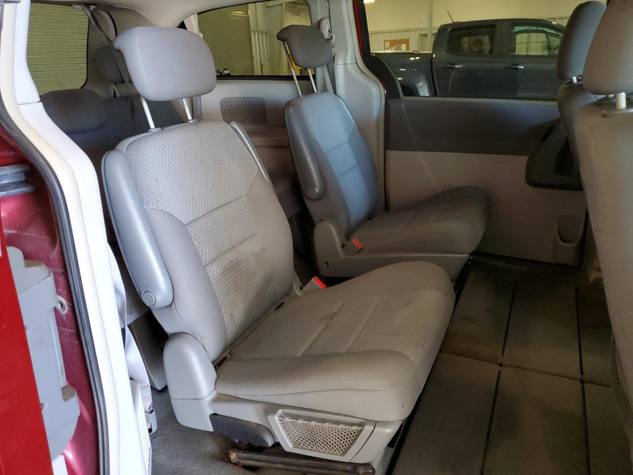 2010 Chrysler Town & Country Lx VIN: 2A4RR4DE3AR166105 Lot: 86264355