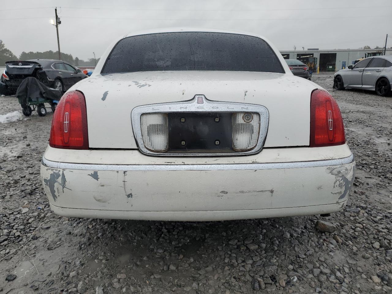 1999 Lincoln Town Car Signature VIN: 1LNHM82W2XY636529 Lot: 90594925