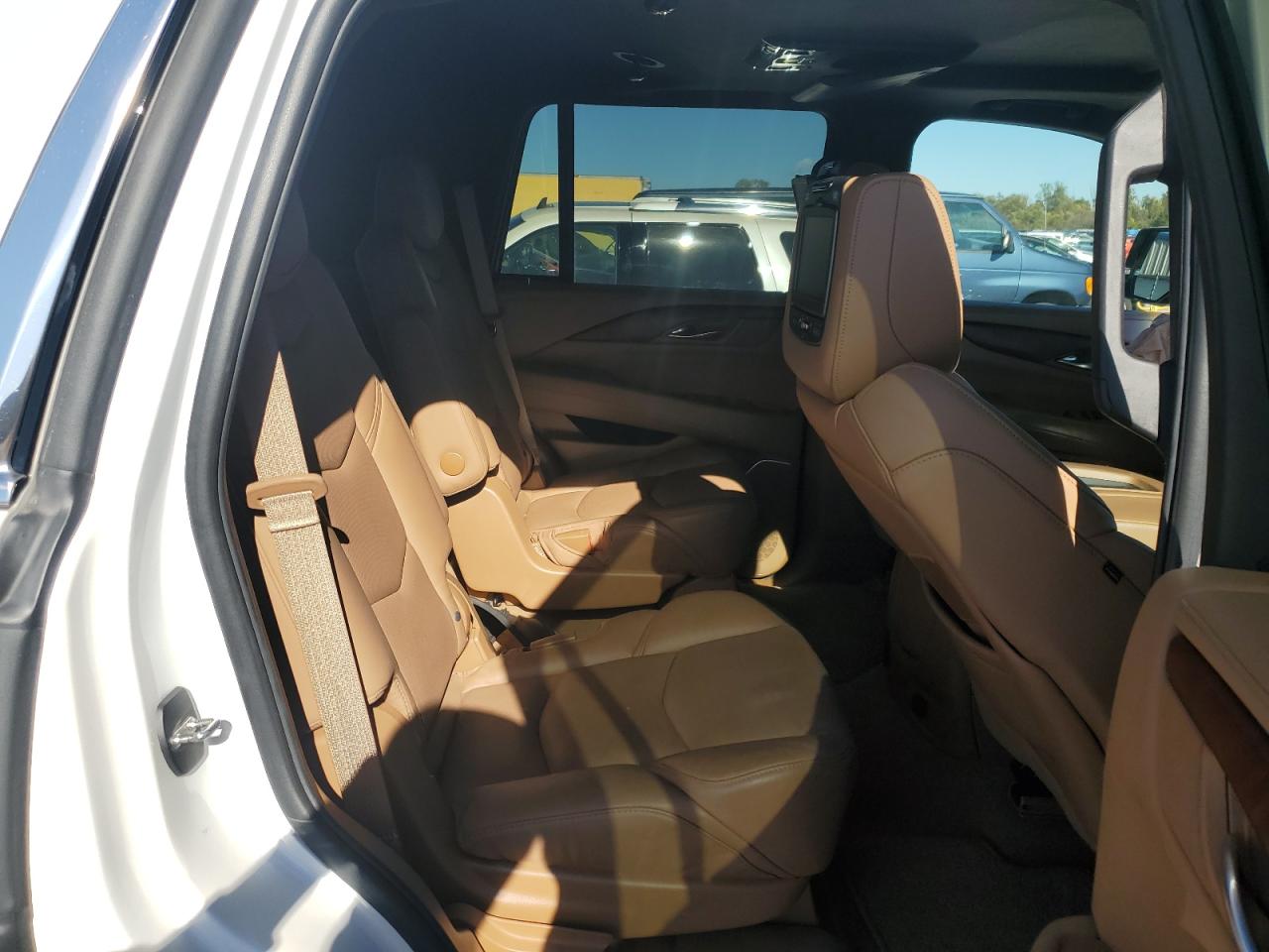 2017 Cadillac Escalade Platinum VIN: 1GYS4DKJ5HR332818 Lot: 90056105