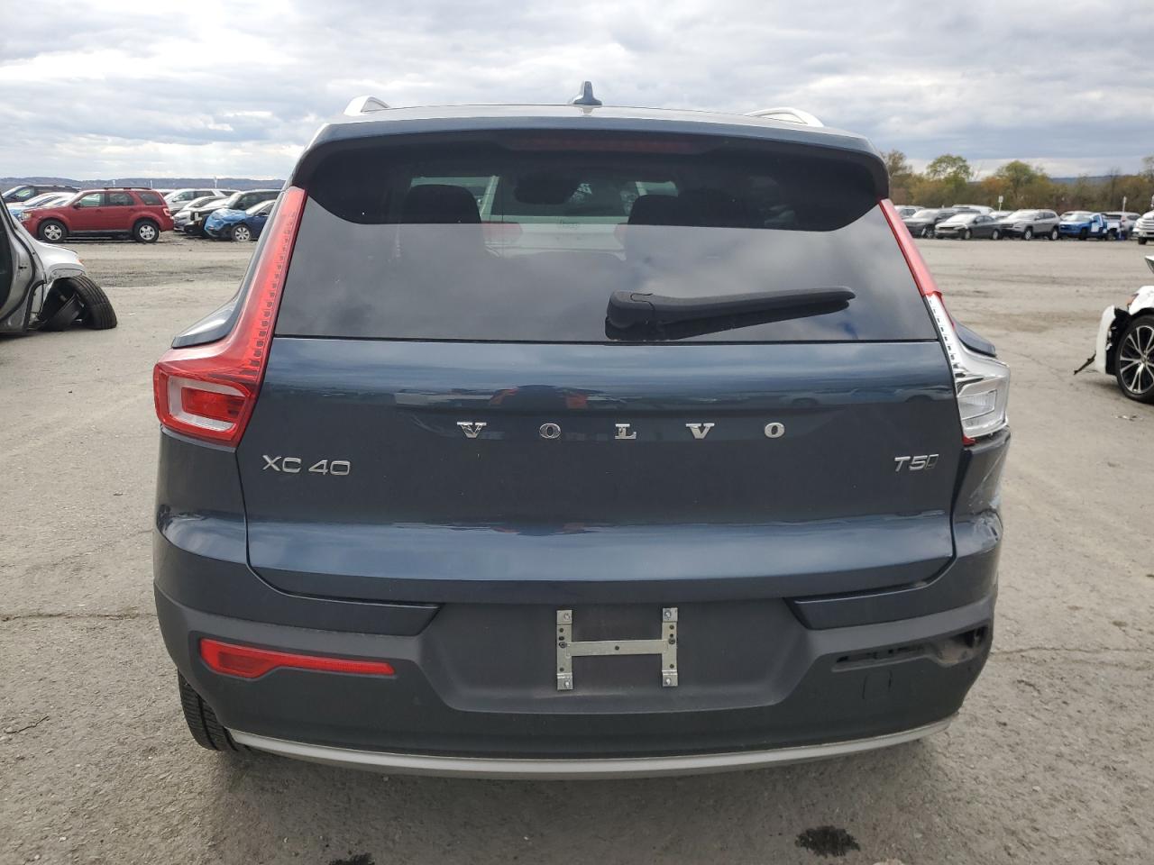2021 Volvo Xc40 T5 Momentum VIN: YV4162UK3M2421566 Lot: 89510805