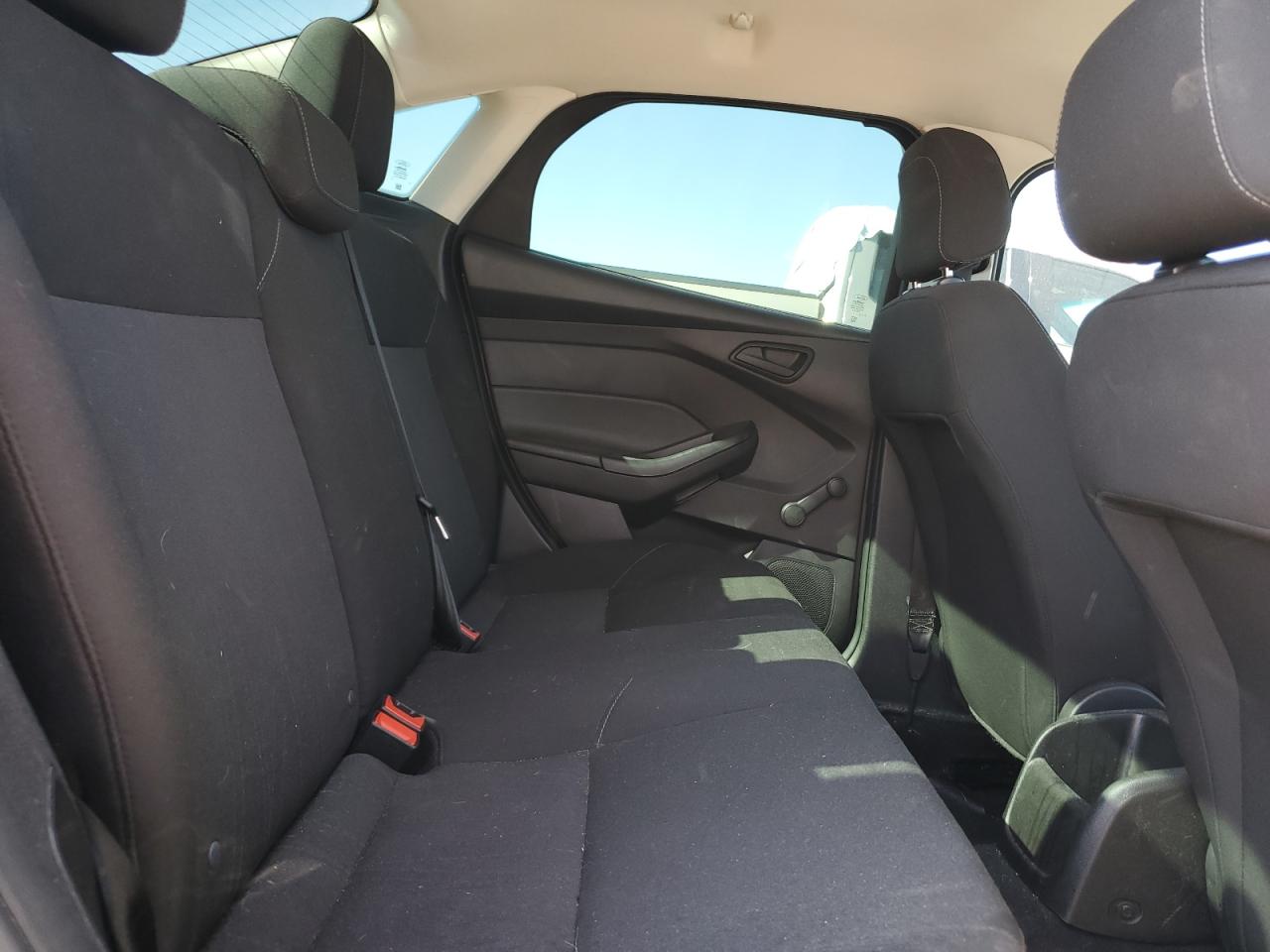 2015 Ford Focus S VIN: 1FADP3E25FL384766 Lot: 85704245