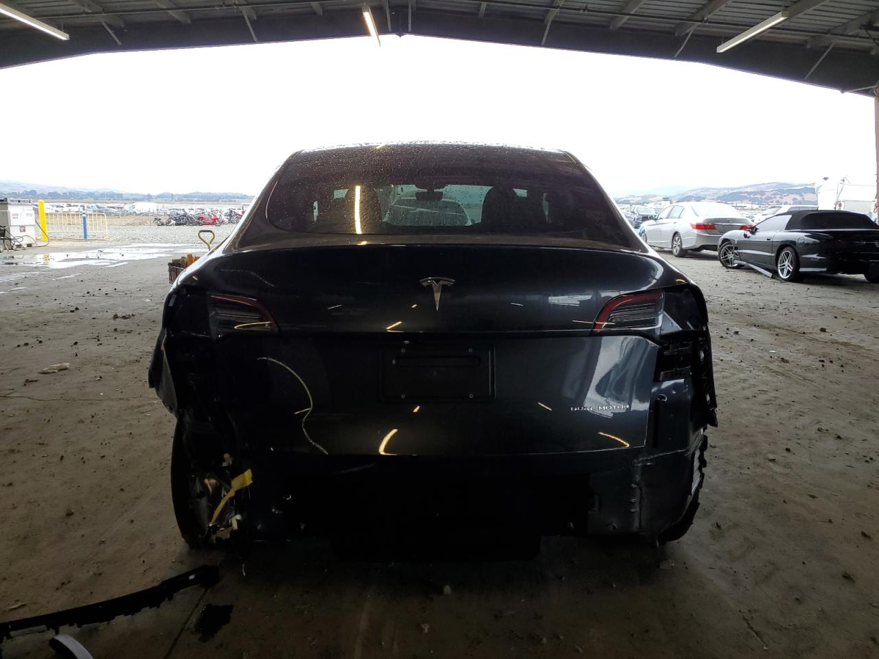 2025 Tesla Model Y VIN: 7SAYGDEE5SF285165 Lot: 84231255