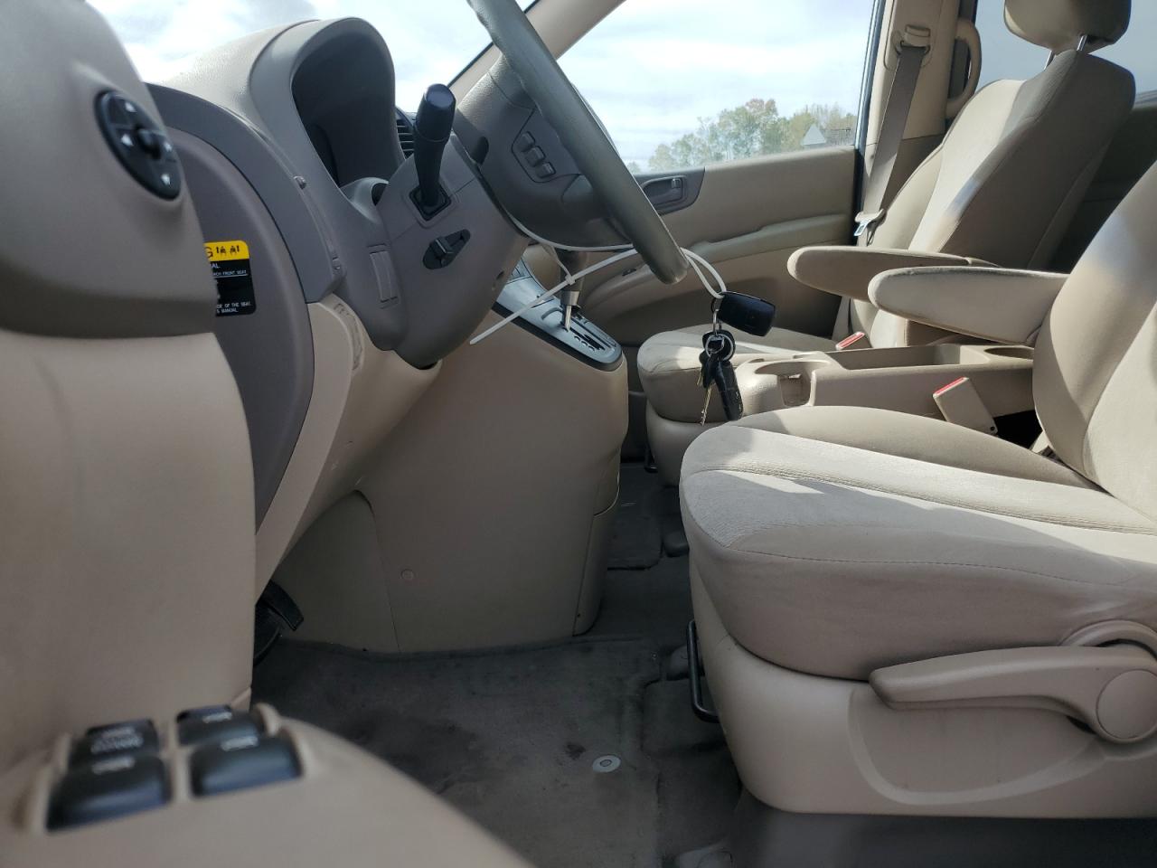 2011 Kia Sedona Lx VIN: KNDMG4C74B6411690 Lot: 84290665