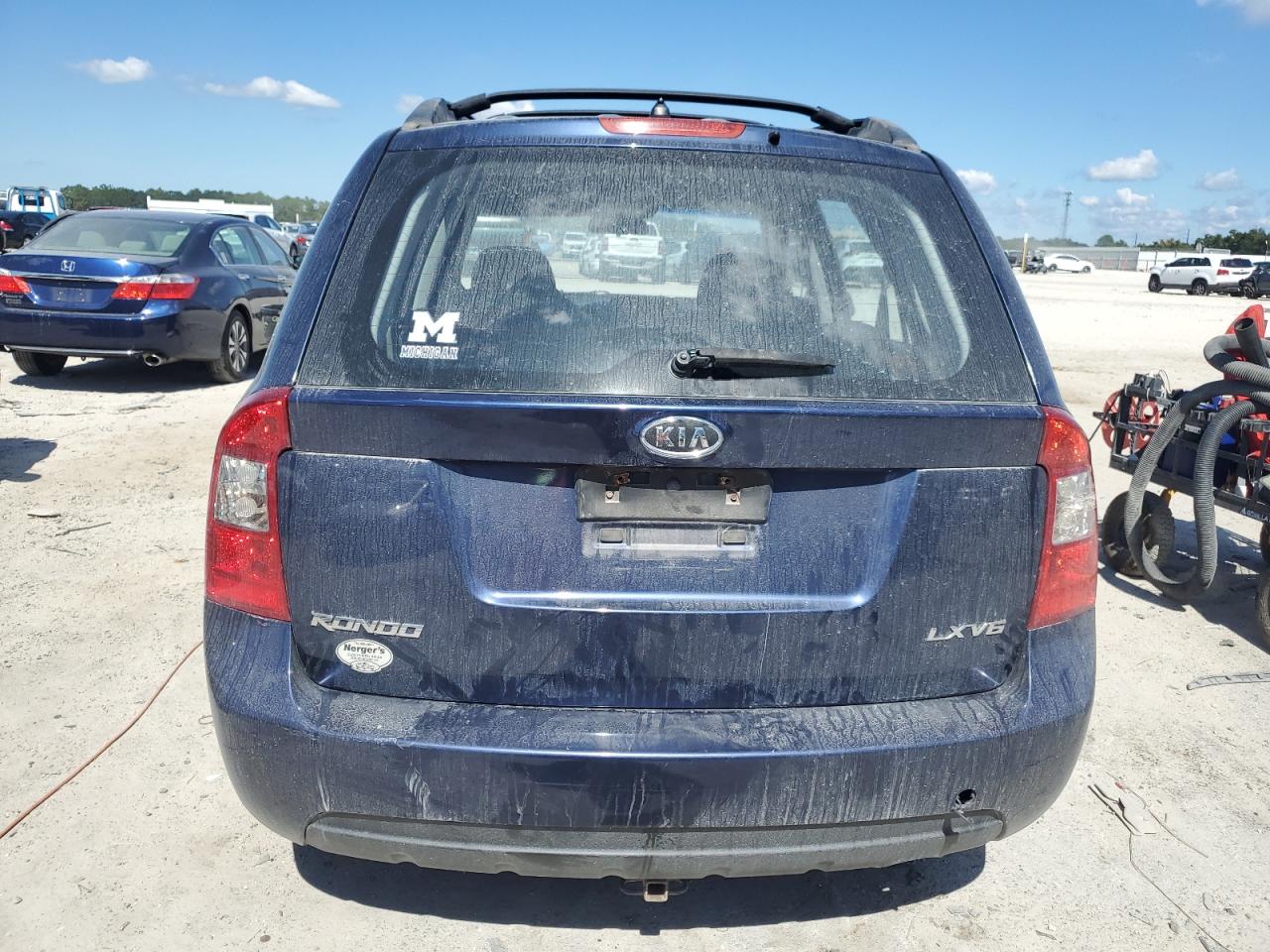 2008 Kia Rondo Lx VIN: KNAFG526787182610 Lot: 86864105