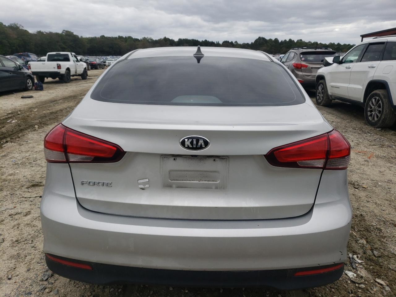 2017 Kia Forte Lx VIN: 3KPFL4A76HE072327 Lot: 82360485
