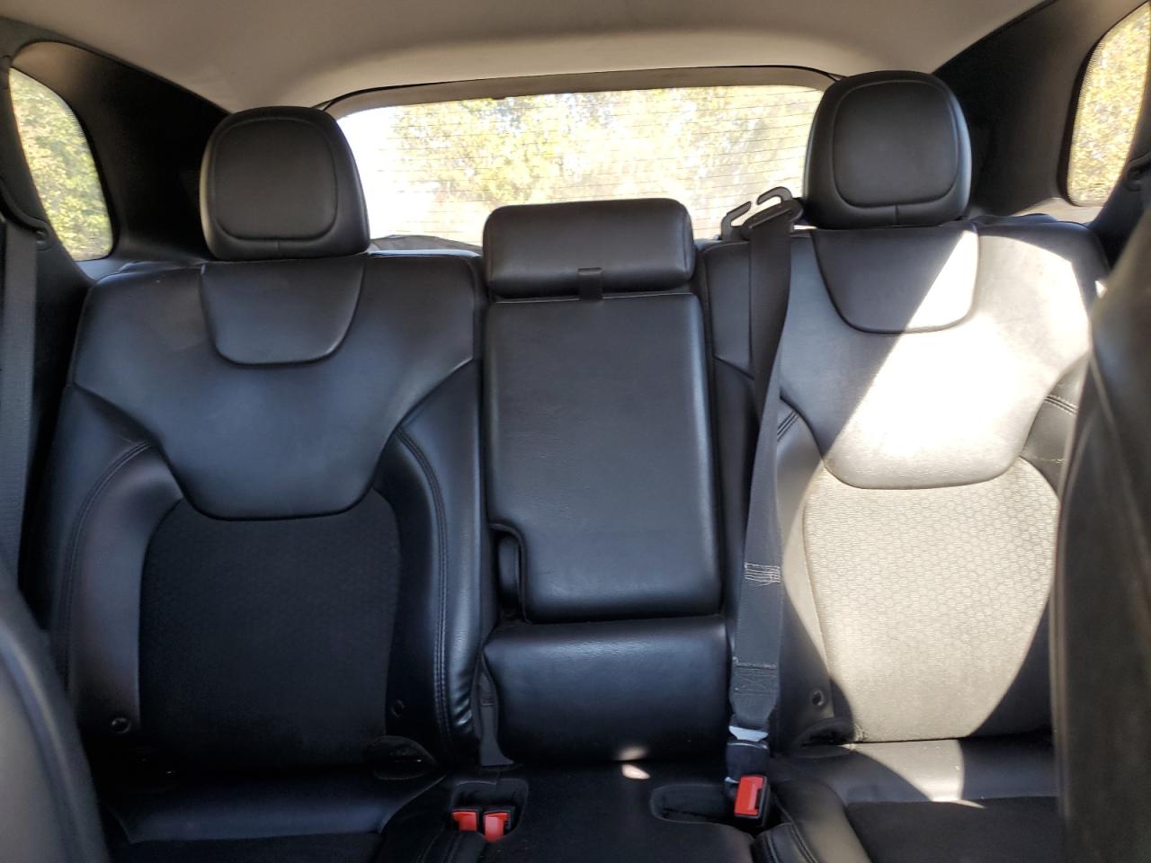 2019 Jeep Cherokee Latitude Plus VIN: 1C4PJMLB8KD415076 Lot: 85854285