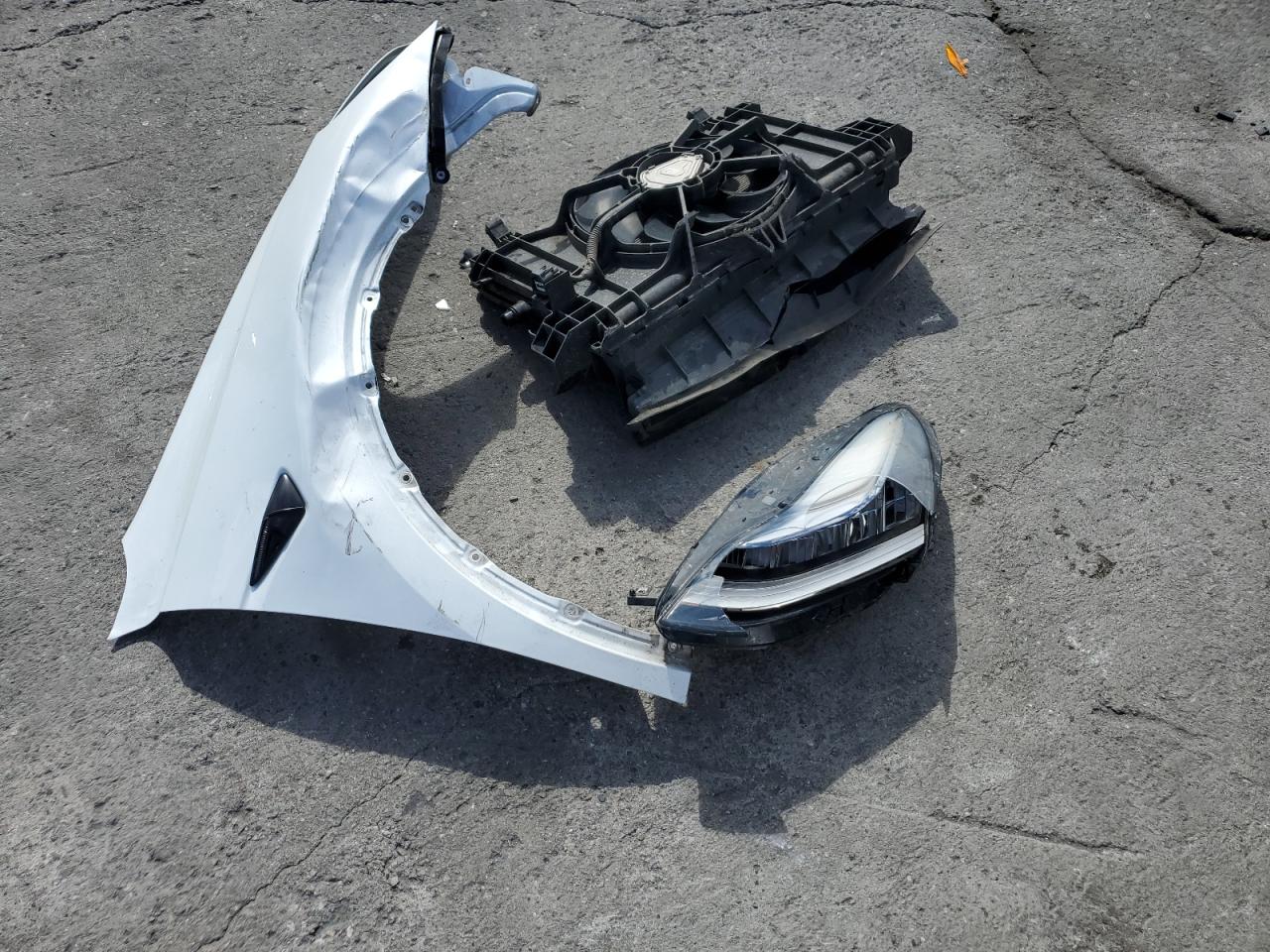 2022 Tesla Model Y VIN: 7SAYGDEE0NF377420 Lot: 81856635