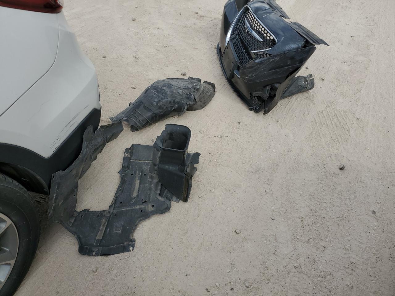 2015 Chrysler 300 Limited VIN: 2C3CCAAG2FH929668 Lot: 80942935