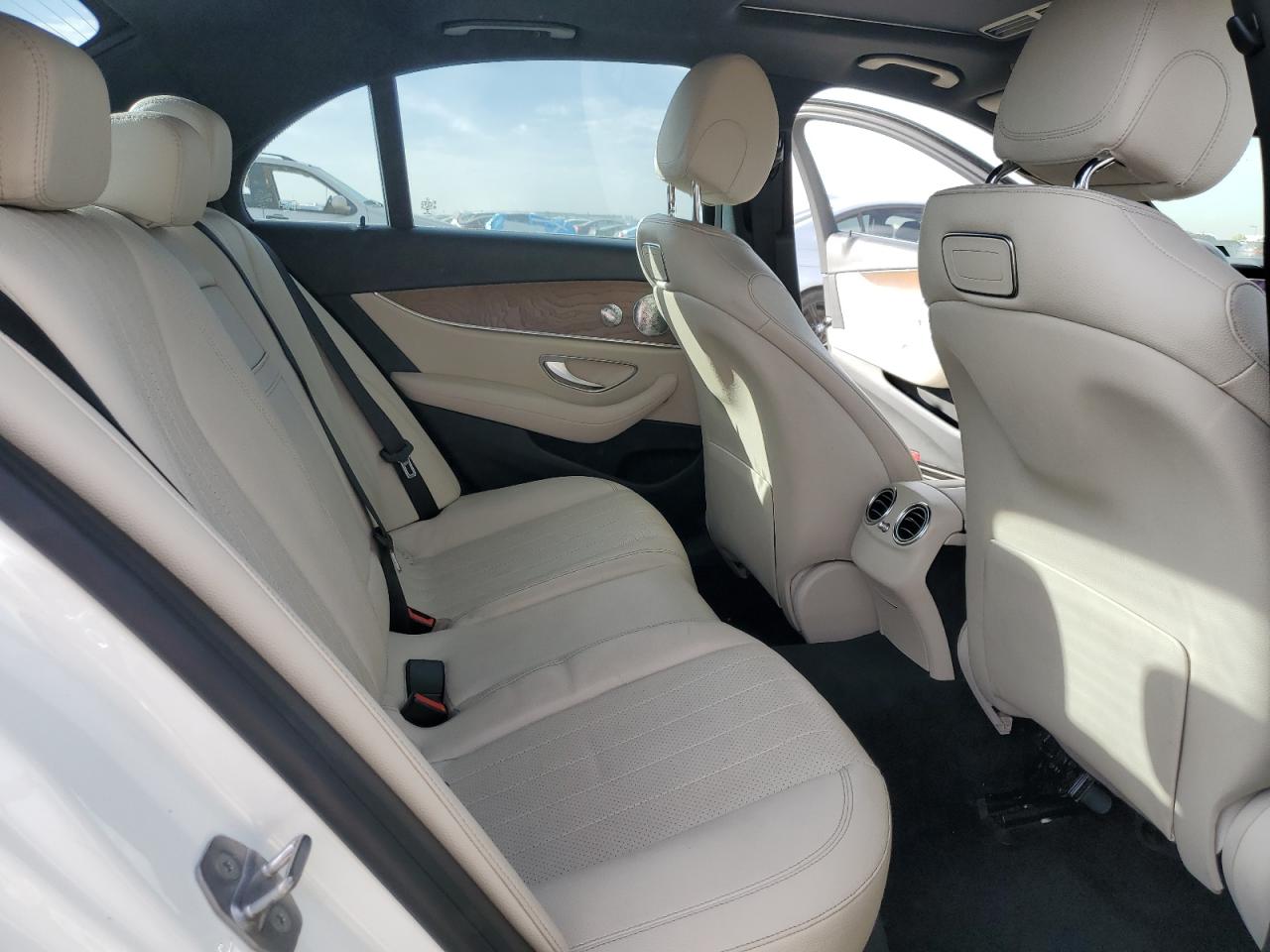 2018 Mercedes-Benz E 300 VIN: WDDZF4JB1JA303190 Lot: 82587915