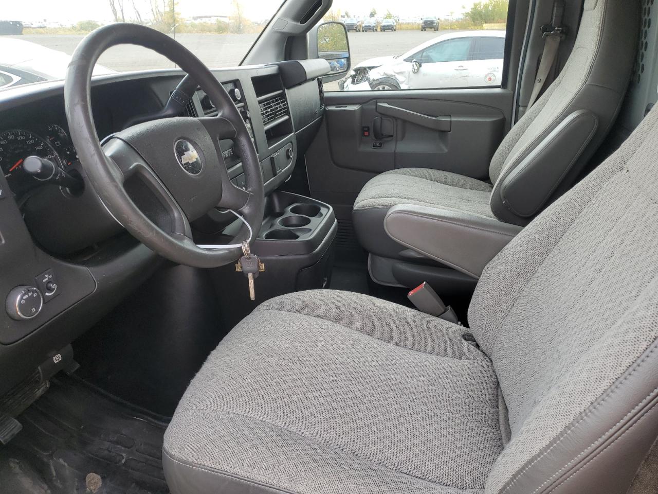 2017 Chevrolet Express G2500 VIN: 1GCWGAFF8H1302018 Lot: 82526765