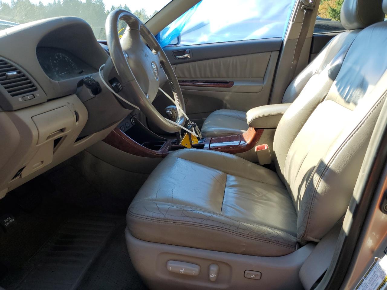 2004 Toyota Camry Le VIN: JTDBF30KX40153887 Lot: 82175725