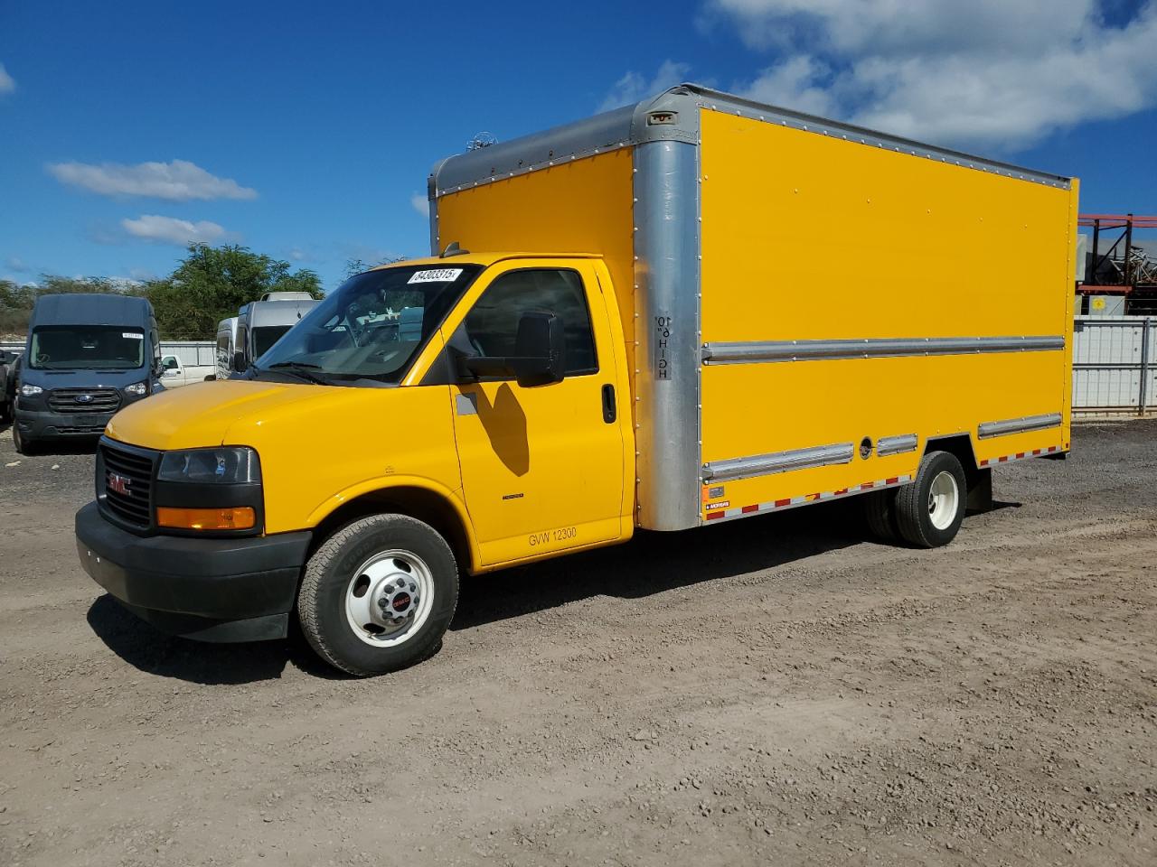 2022 GMC Savana Cut - Box Truck