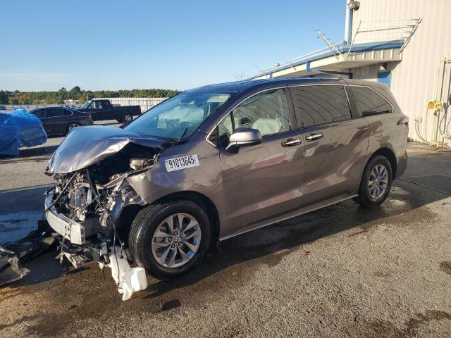 TOYOTA SIENNA XLE 2022