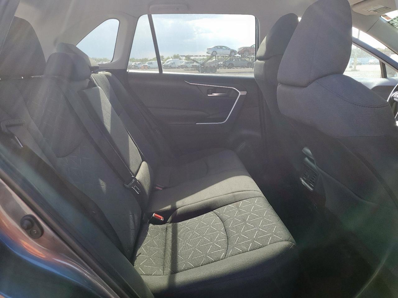 2020 Toyota Rav4 Xle VIN: 2T3W1RFV7LC053780 Lot: 84570575