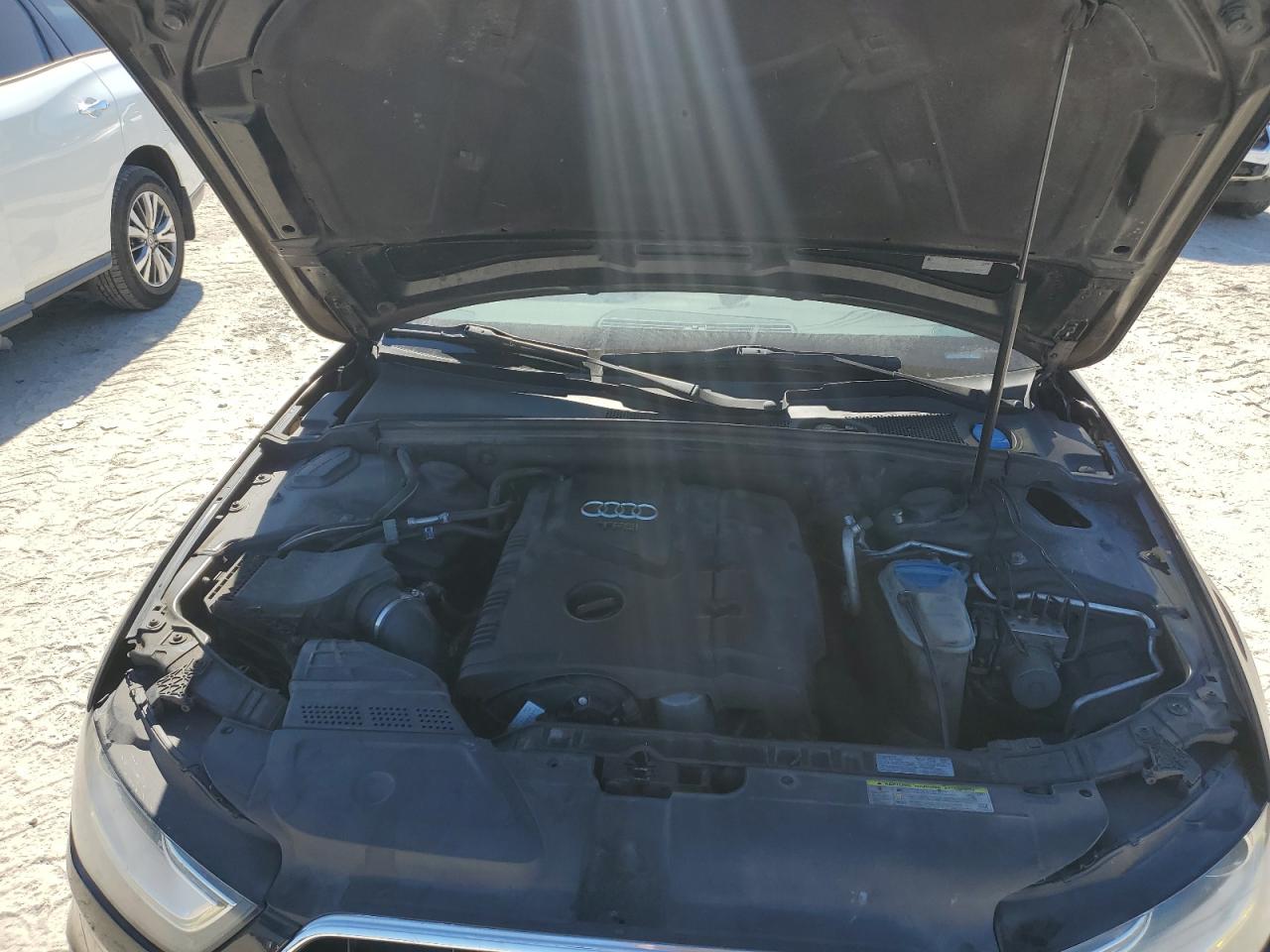 2015 Audi A4 Premium VIN: WAUAFBFLXFN015615 Lot: 91100855