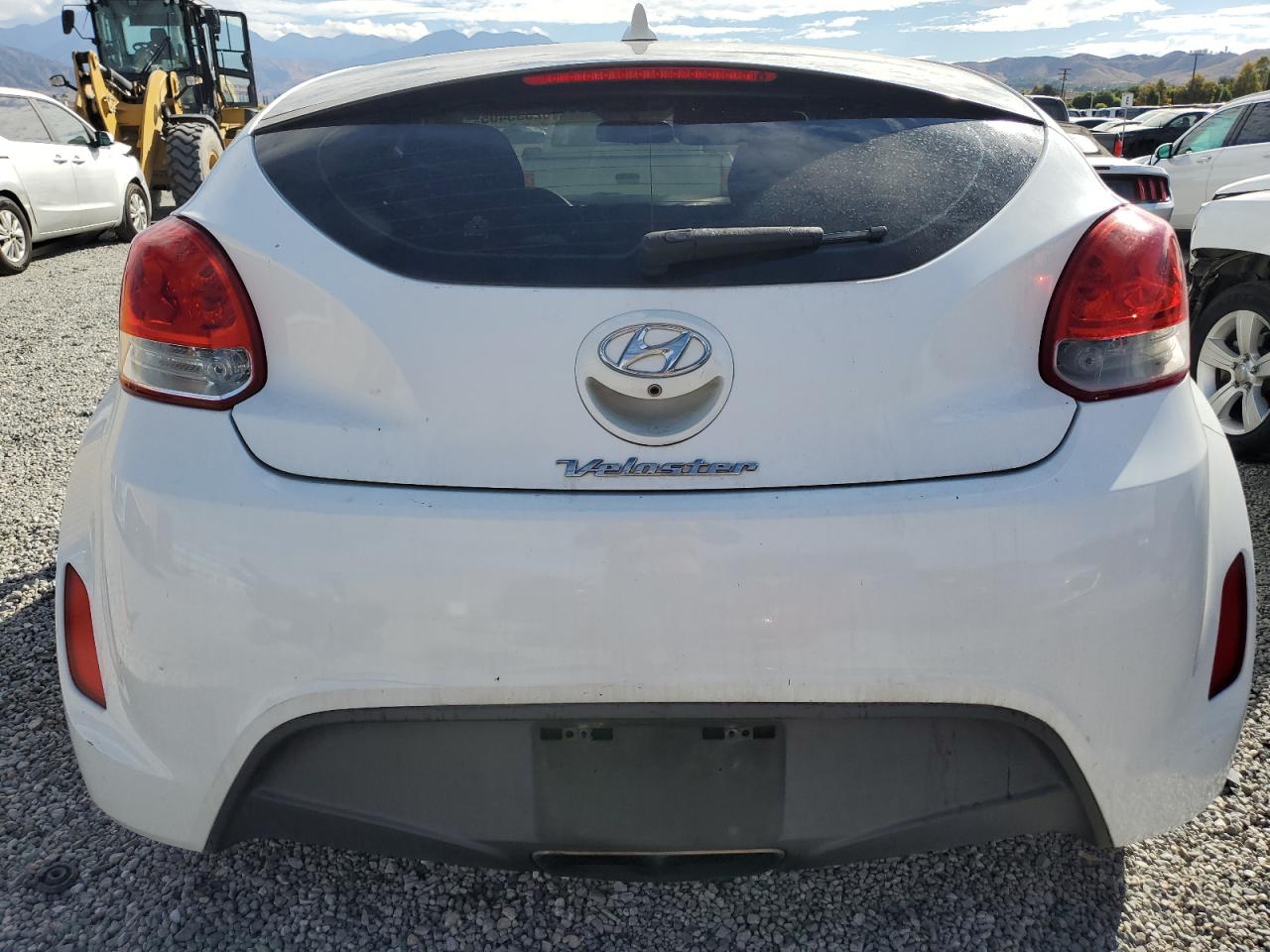 2016 Hyundai Veloster VIN: KMHTC6AD3GU270279 Lot: 82335405