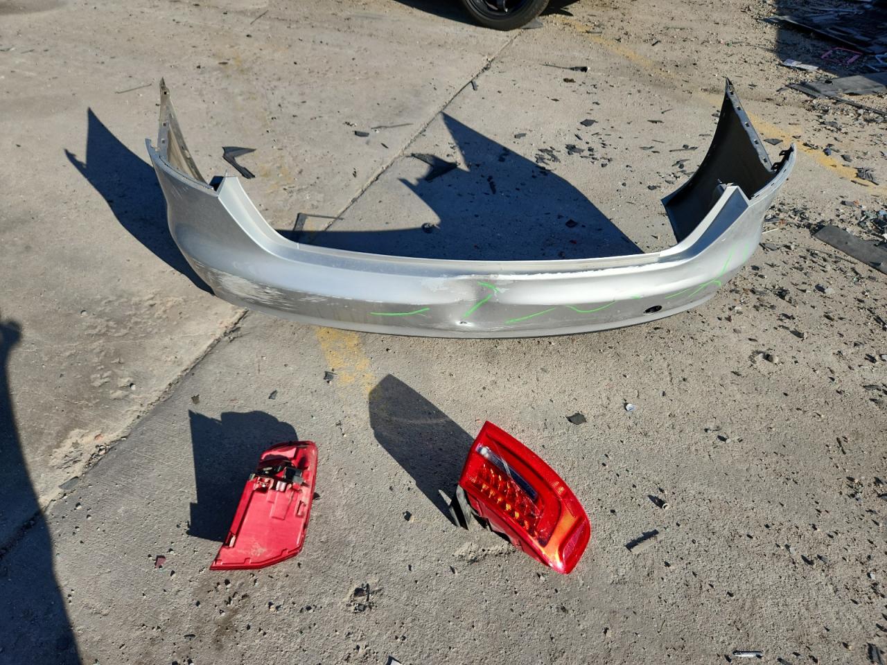 2013 Audi A4 Premium VIN: WAUAFAFL4DN043398 Lot: 85163245