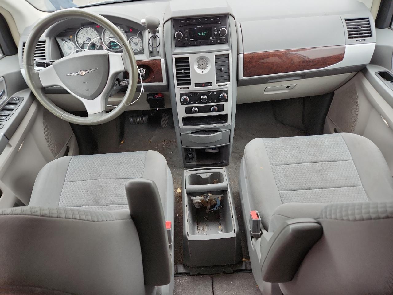 2010 Chrysler Town & Country Touring VIN: 2A4RR5D15AR369869 Lot: 95025935